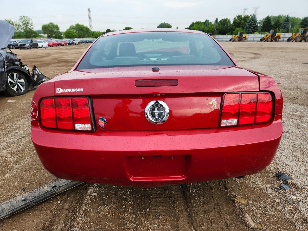 2008 Ford Mustang Red vin: 1ZVHT80N685178351