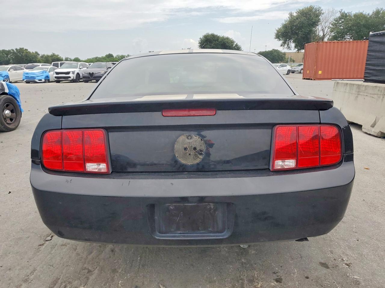 2009 Ford Mustang Black vin: 1ZVHT80N695137042