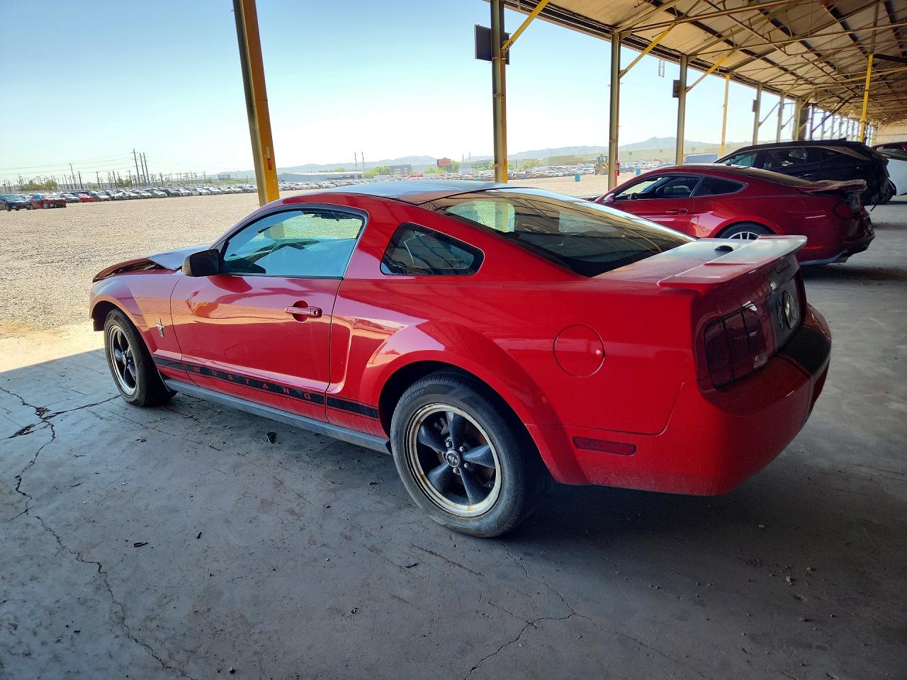 2007 Ford Mustang Red vin: 1ZVHT80N775224316