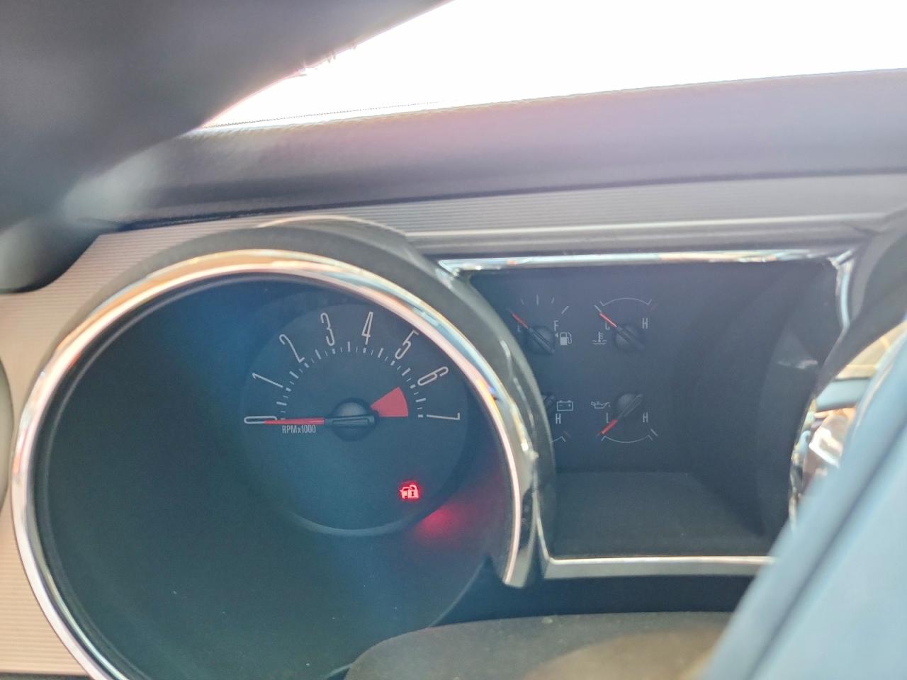 2007 Ford Mustang Red vin: 1ZVHT80N775224316