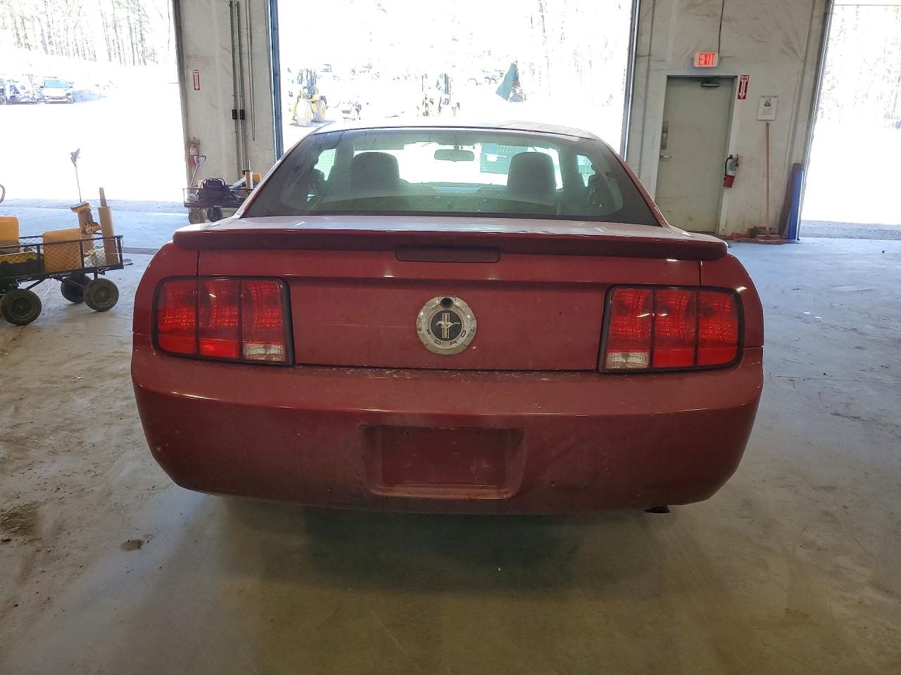 2008 Ford Mustang Red vin: 1ZVHT80N785132754
