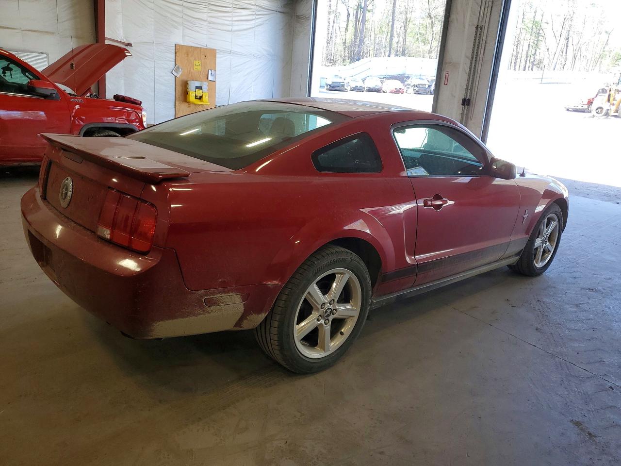2008 Ford Mustang Red vin: 1ZVHT80N785132754
