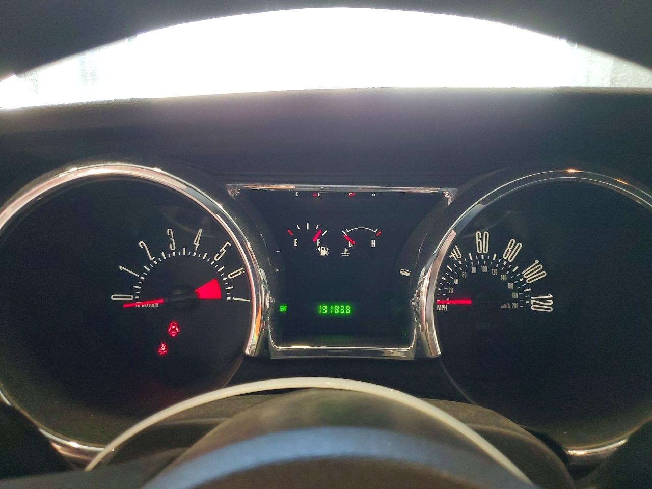 2008 Ford Mustang Red vin: 1ZVHT80N785132754