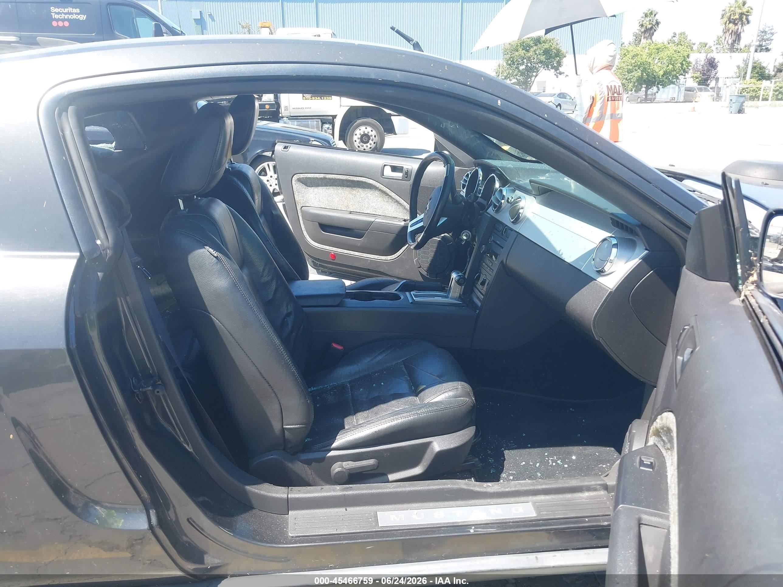 2008 Ford Mustang V6 Premium Black vin: 1ZVHT80N785134973
