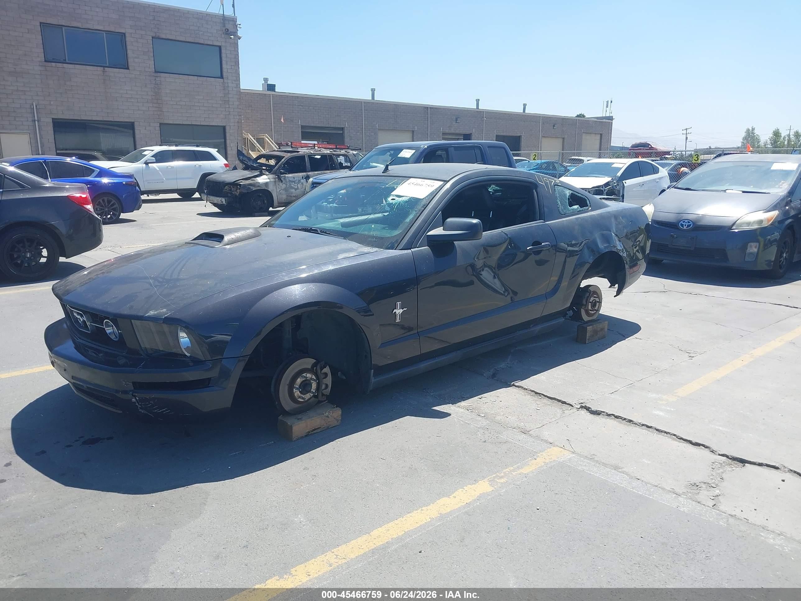 2008 Ford Mustang V6 Premium Black vin: 1ZVHT80N785134973