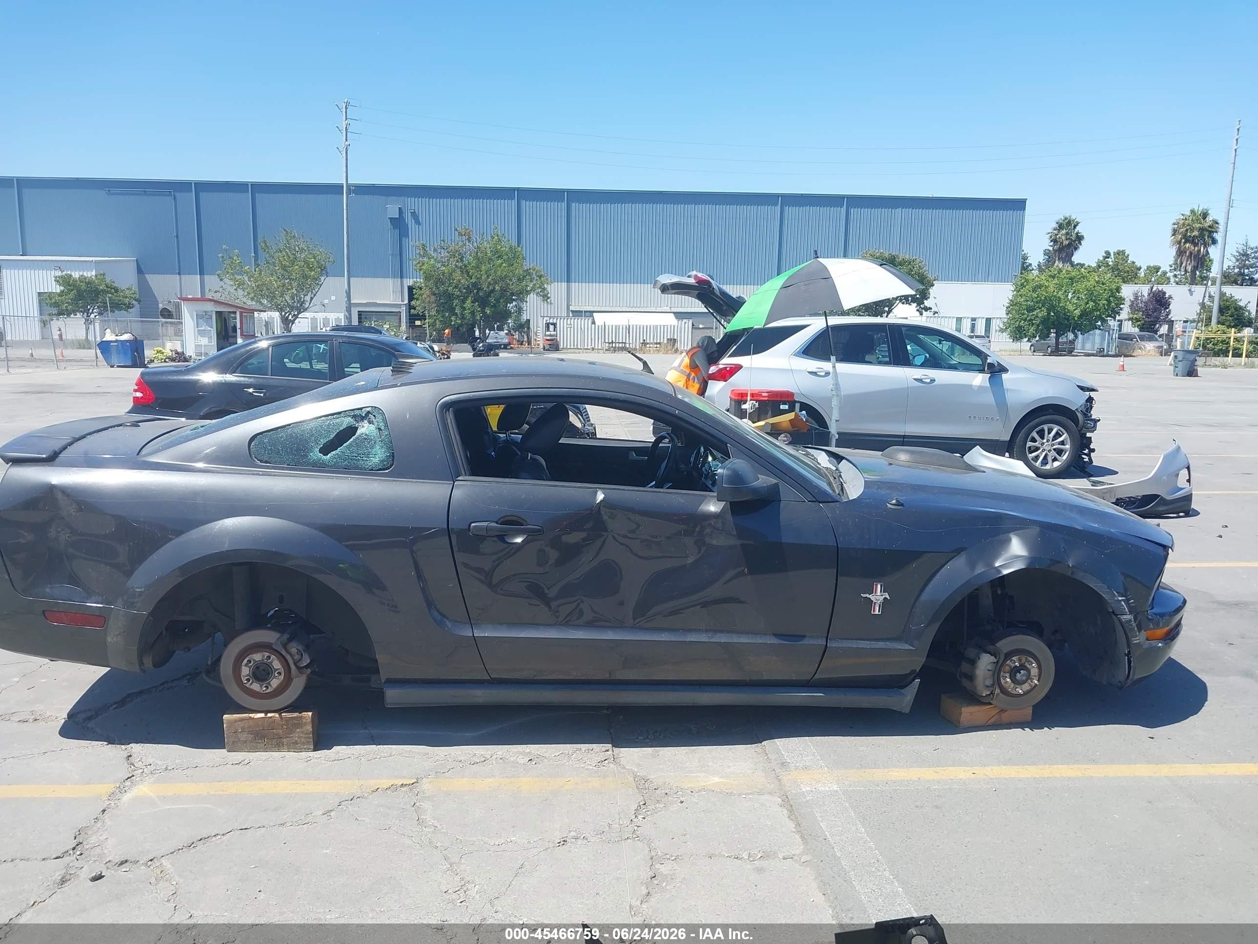 2008 Ford Mustang V6 Premium Black vin: 1ZVHT80N785134973