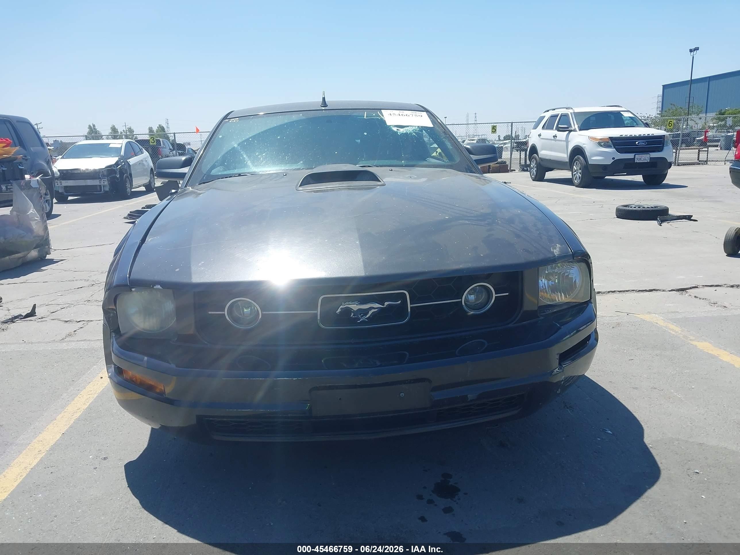 2008 Ford Mustang V6 Premium Black vin: 1ZVHT80N785134973
