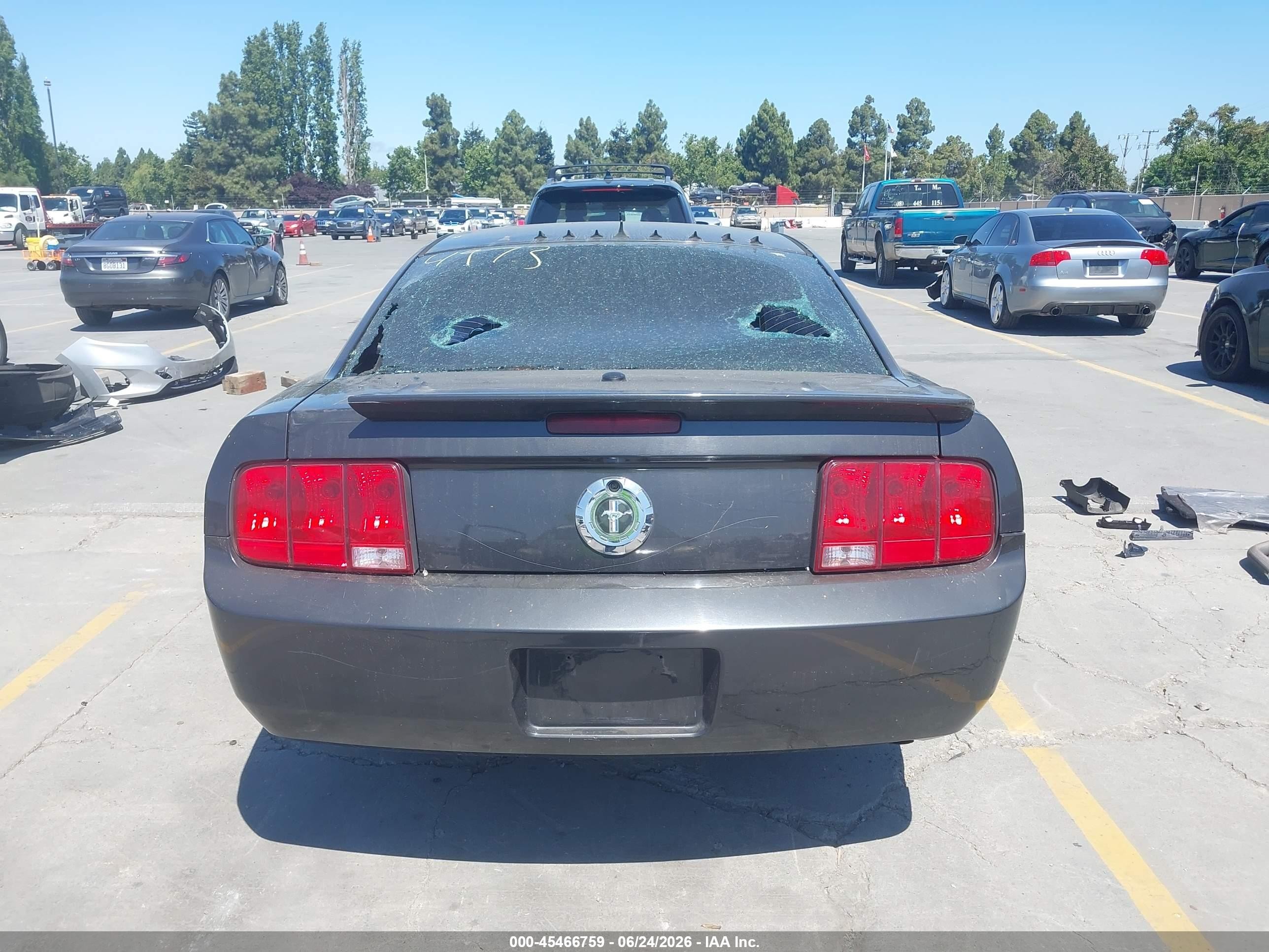 2008 Ford Mustang V6 Premium Black vin: 1ZVHT80N785134973
