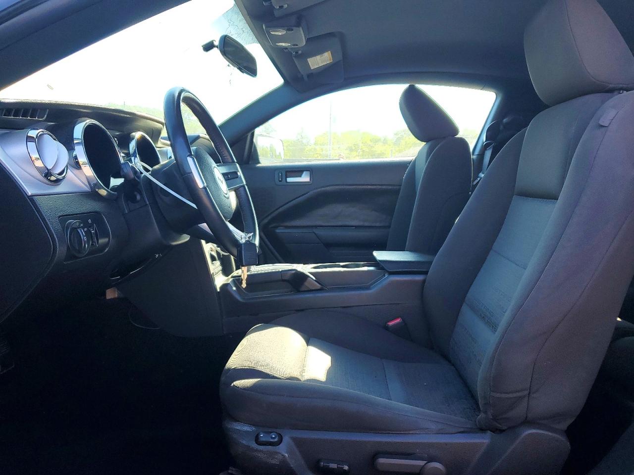 2008 Ford Mustang Silver vin: 1ZVHT80N785187639