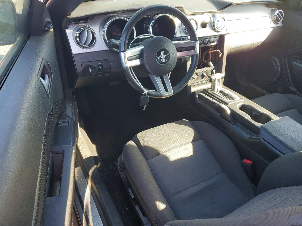 2008 Ford Mustang Silver vin: 1ZVHT80N785187639