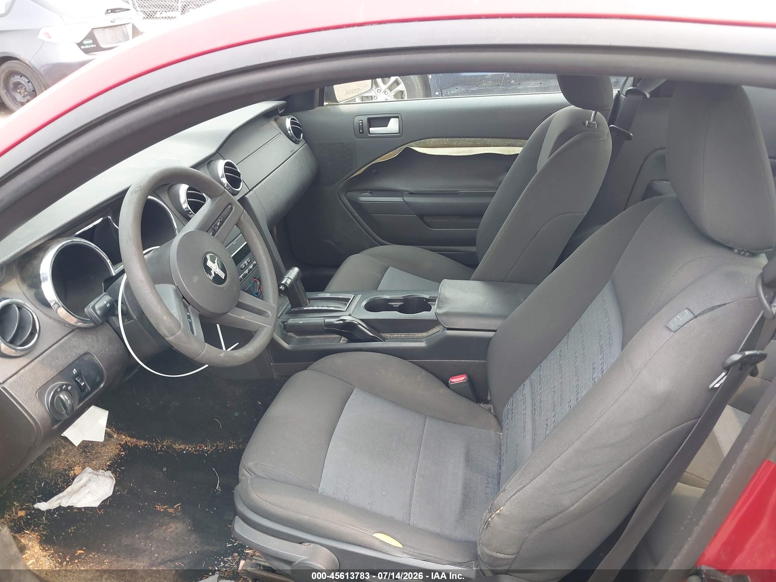2008 Ford Mustang   Red vin: 1ZVHT80N785199080