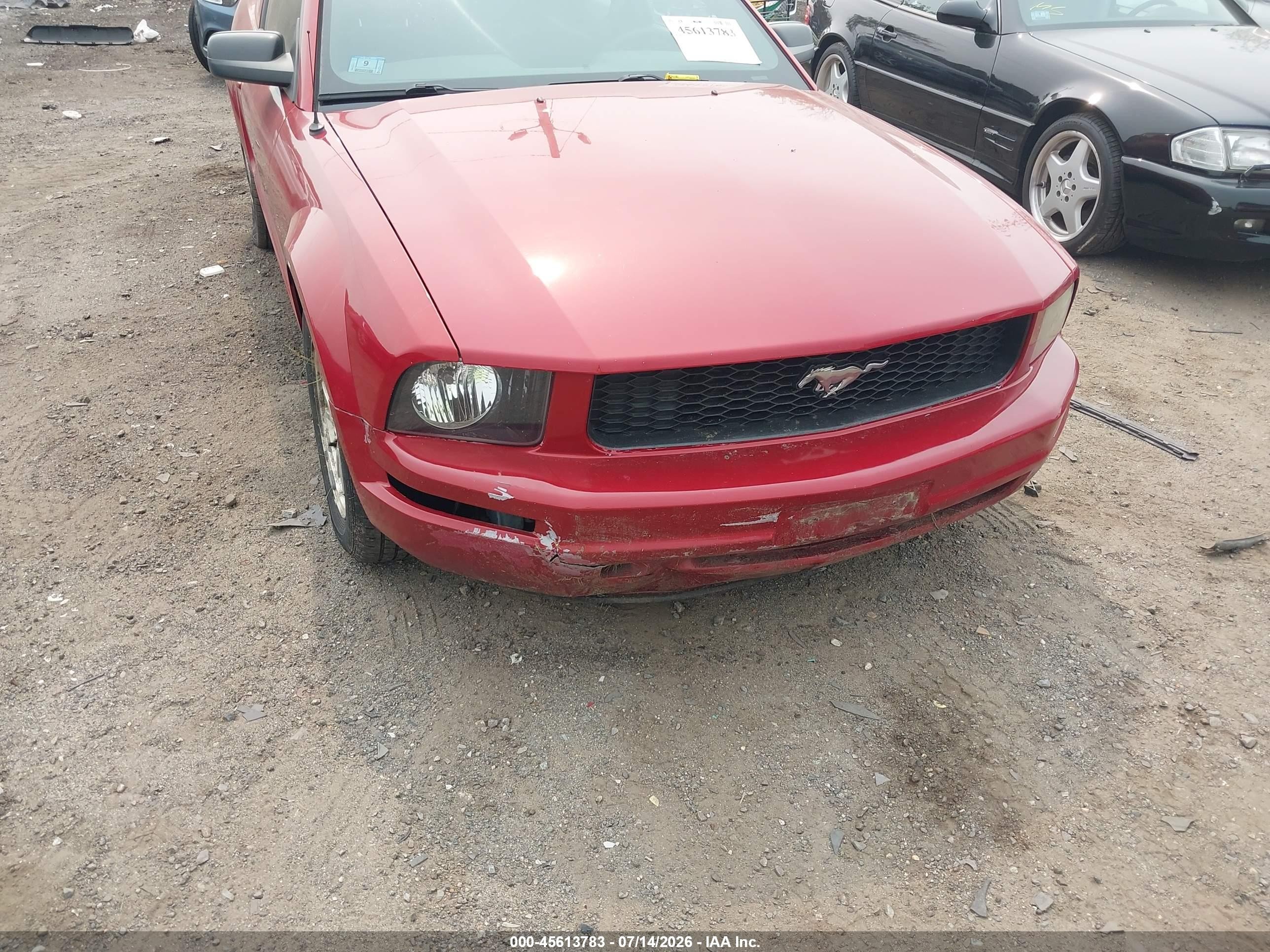 2008 Ford Mustang   Red vin: 1ZVHT80N785199080