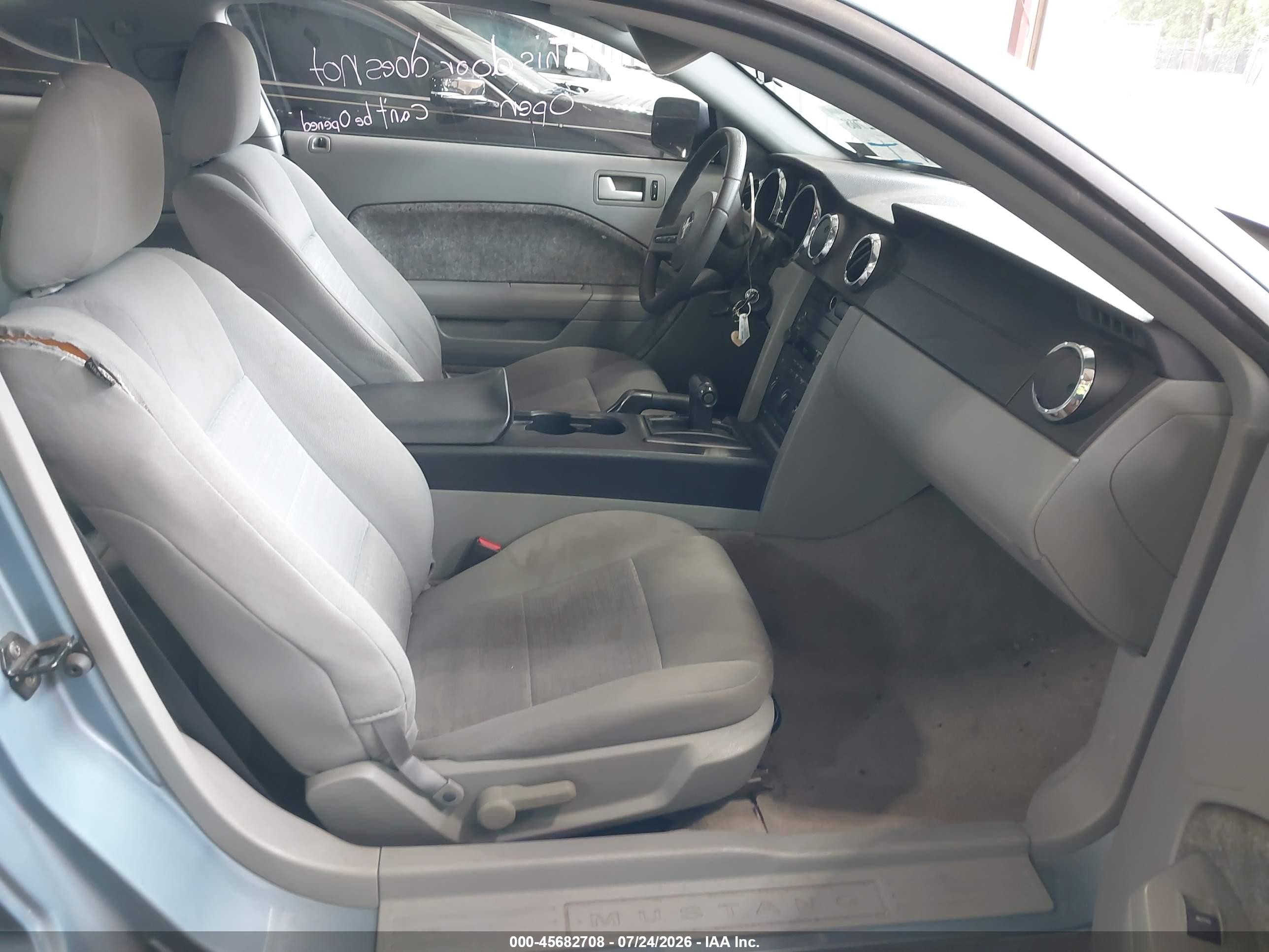 2006 Ford Mustang V6 Light Blue vin: 1ZVHT80N865260465