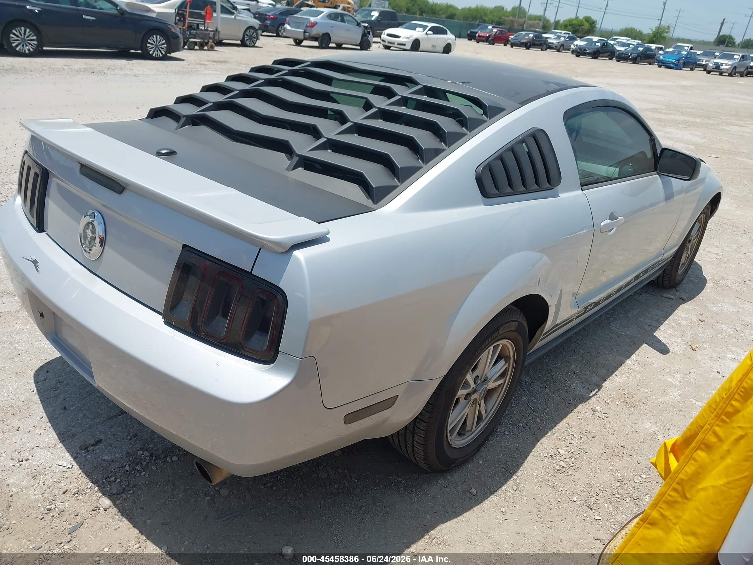 2008 Ford Mustang V6 Deluxe/v6 Premium Silver vin: 1ZVHT80N885115798