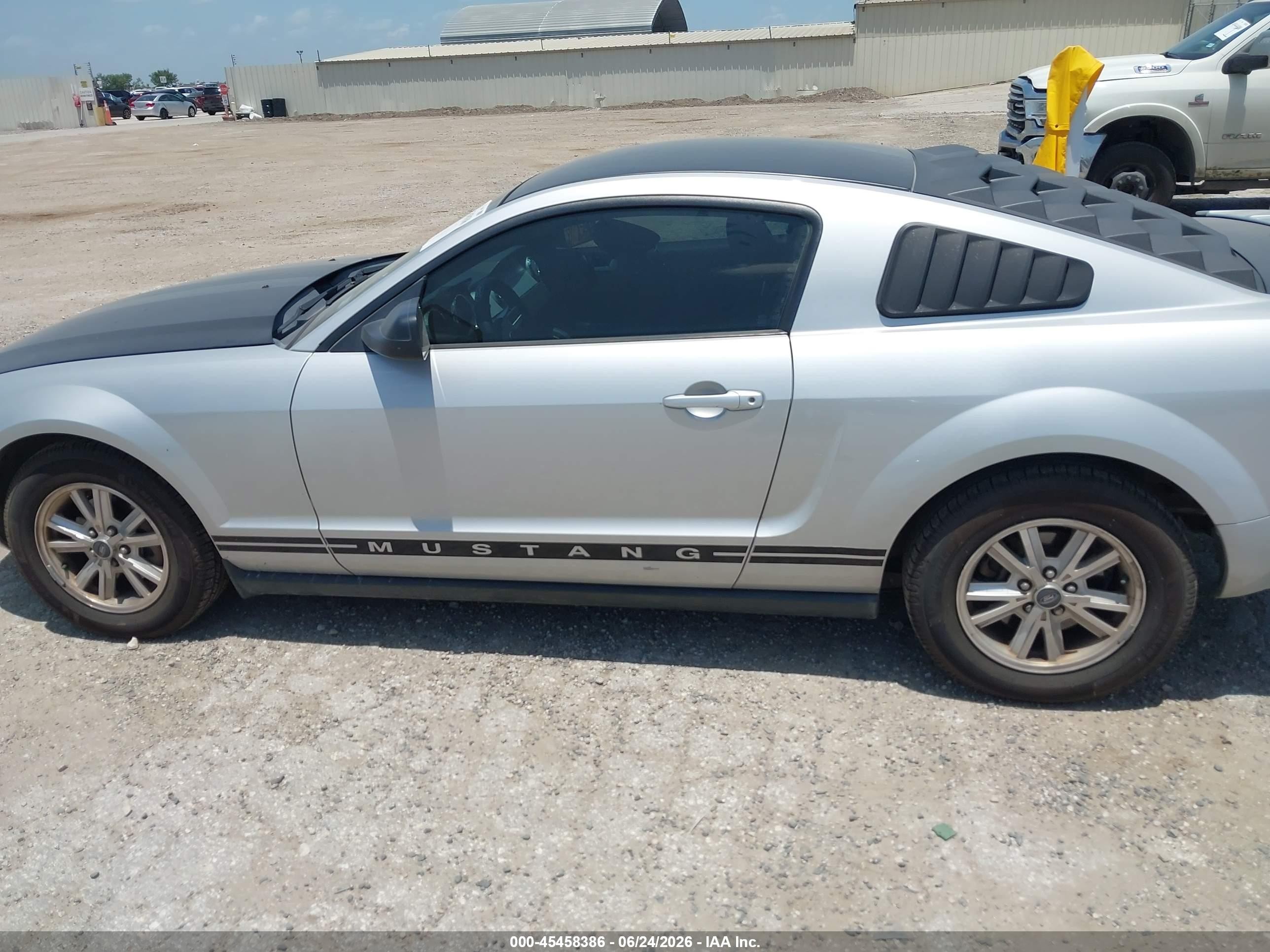 2008 Ford Mustang V6 Deluxe/v6 Premium Silver vin: 1ZVHT80N885115798