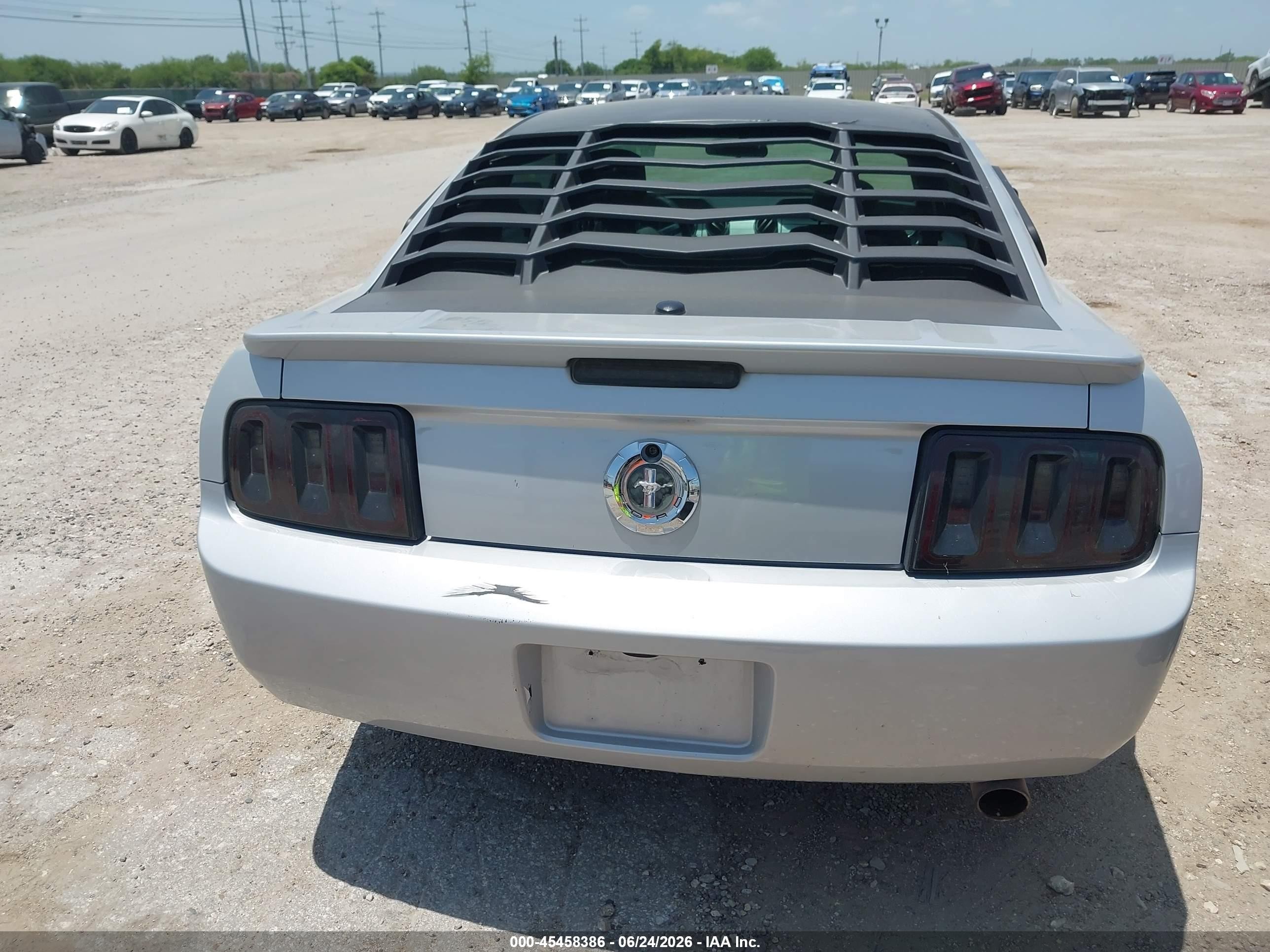 2008 Ford Mustang V6 Deluxe/v6 Premium Silver vin: 1ZVHT80N885115798