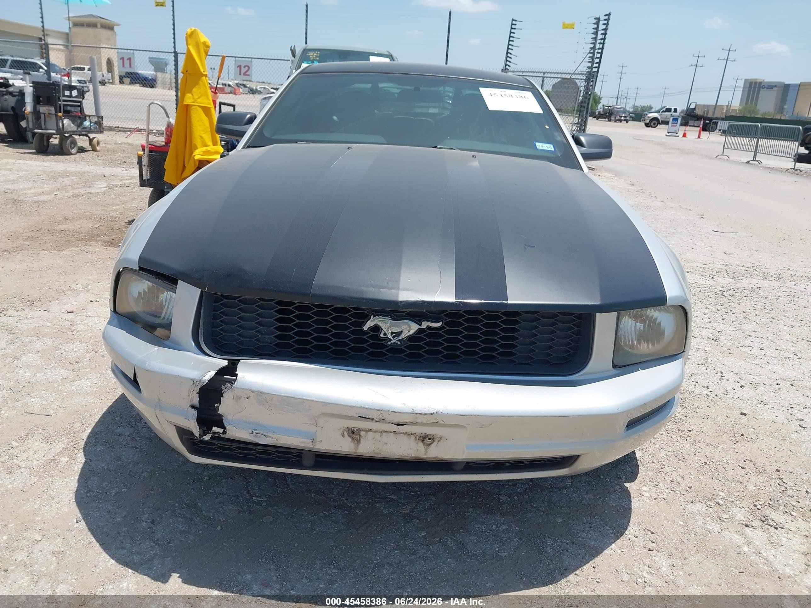 2008 Ford Mustang V6 Deluxe/v6 Premium Silver vin: 1ZVHT80N885115798