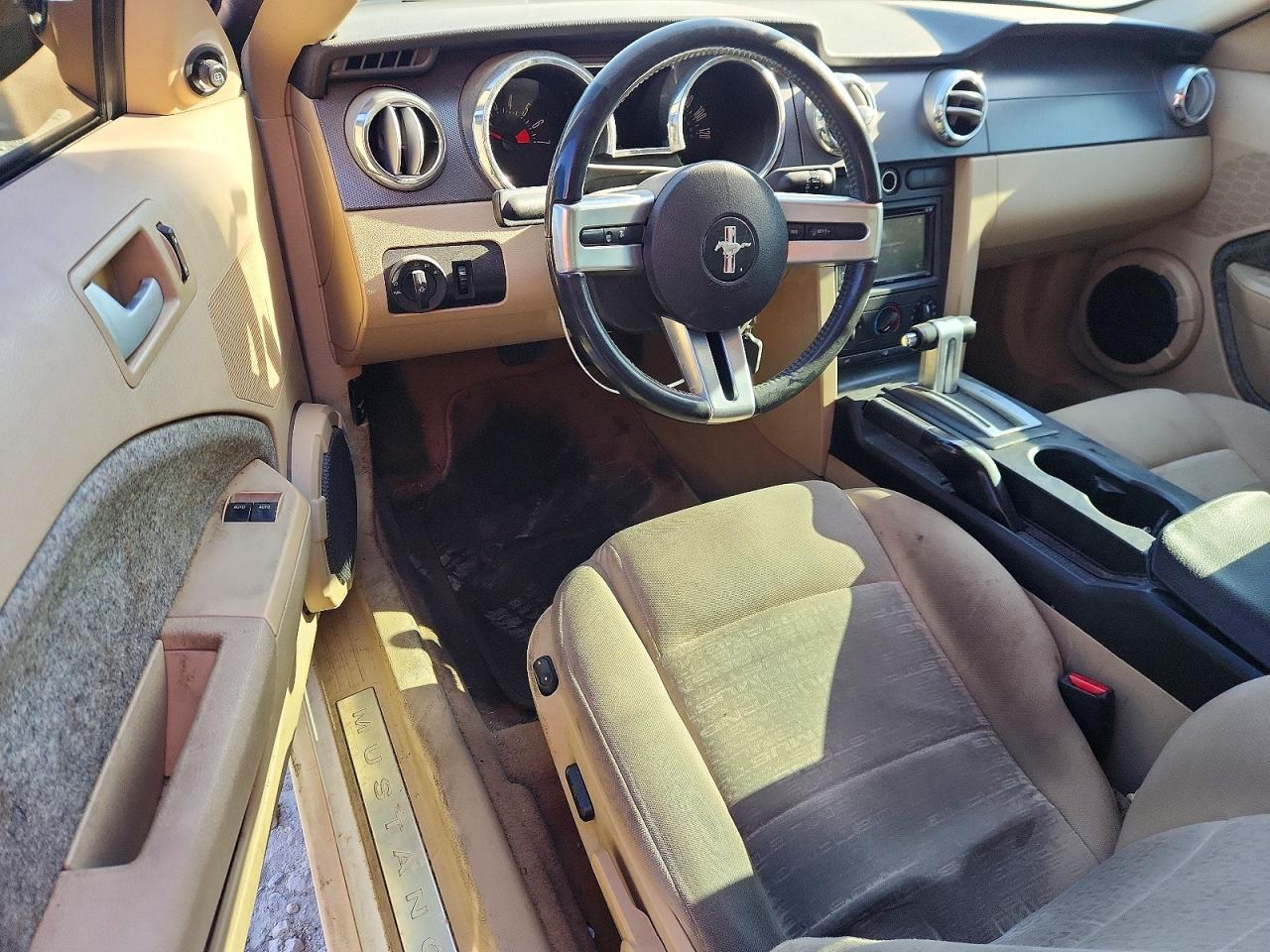 2008 Ford Mustang Белый vin: 1ZVHT80N885130849