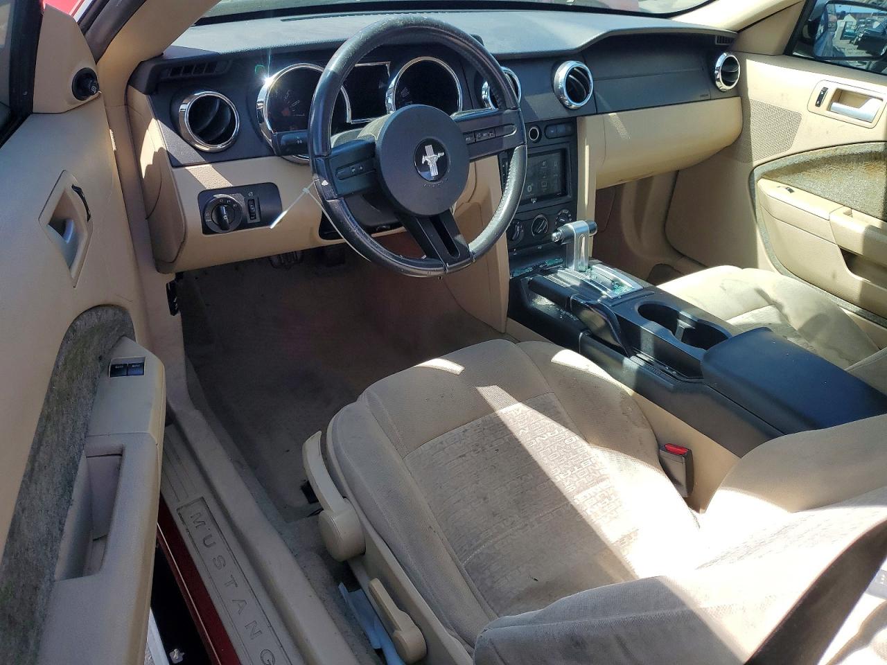 2008 Ford Mustang Red vin: 1ZVHT80N885196544