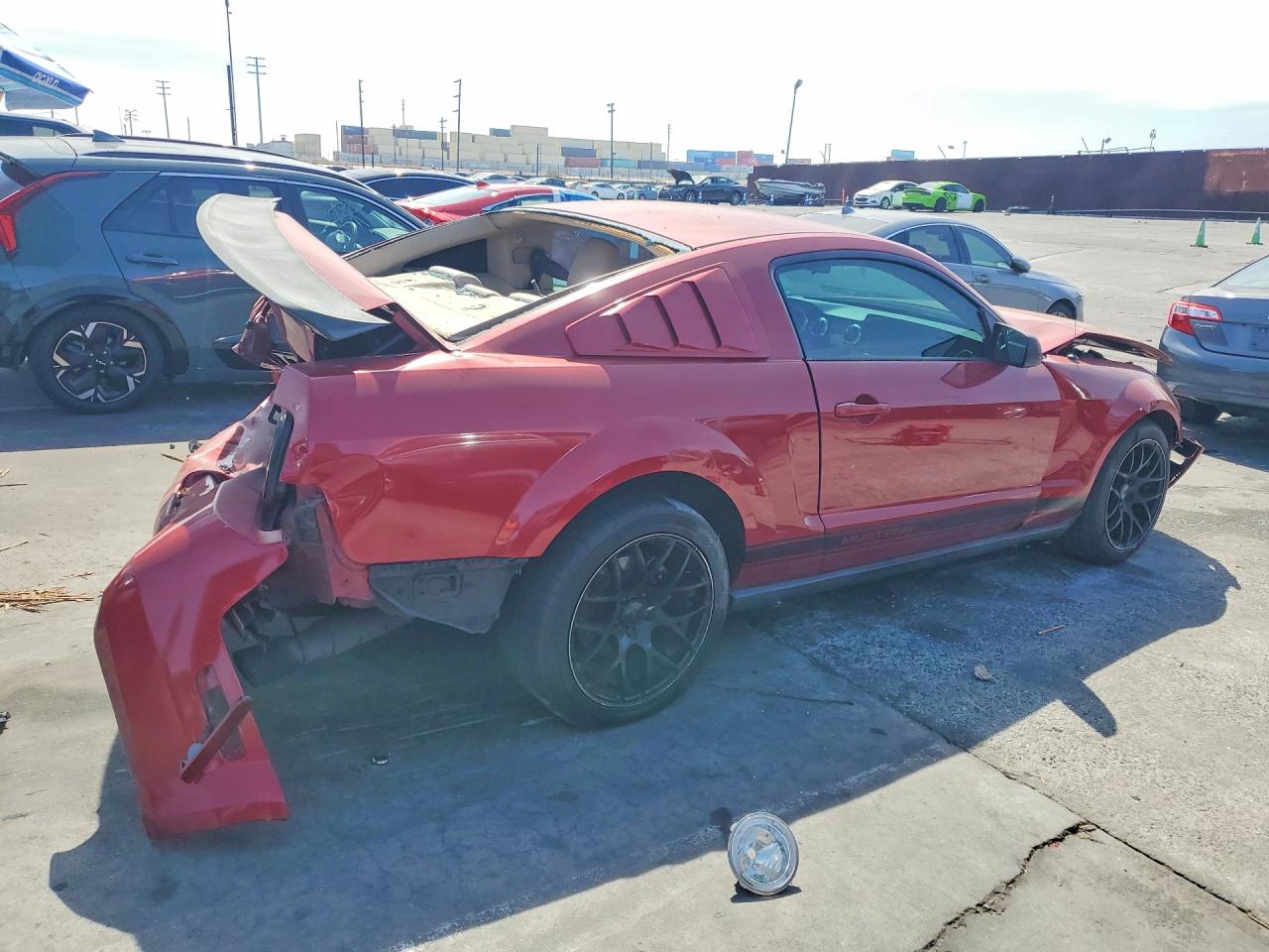 2008 Ford Mustang Red vin: 1ZVHT80N885196544