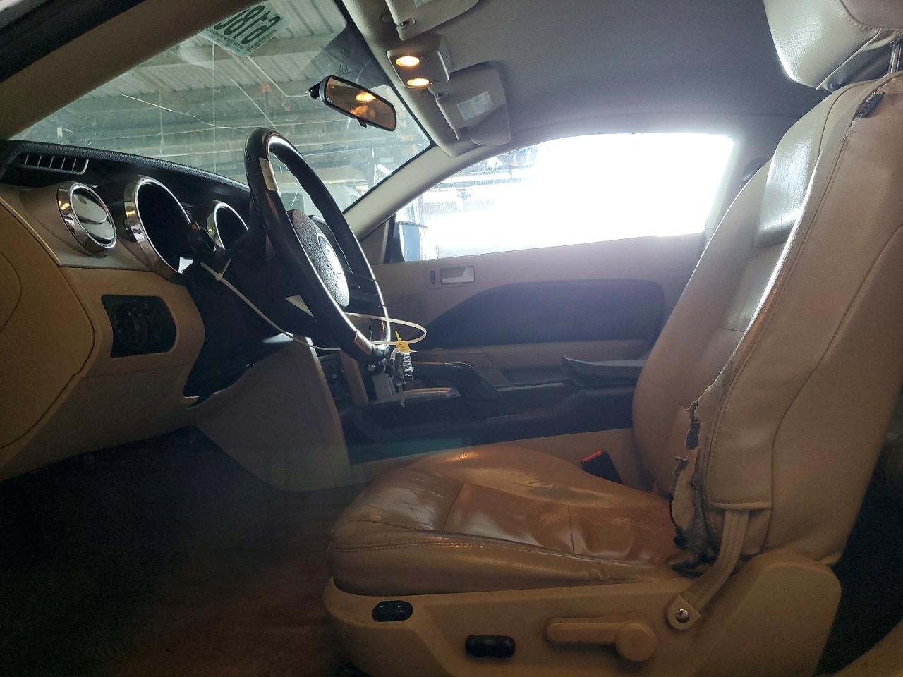 2006 Ford Mustang White vin: 1ZVHT80N965150119
