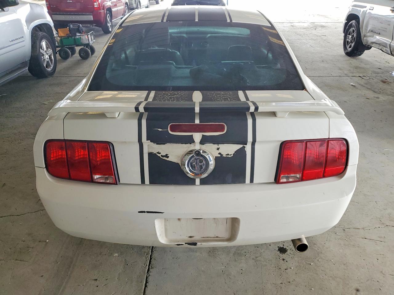2006 Ford Mustang White vin: 1ZVHT80N965150119