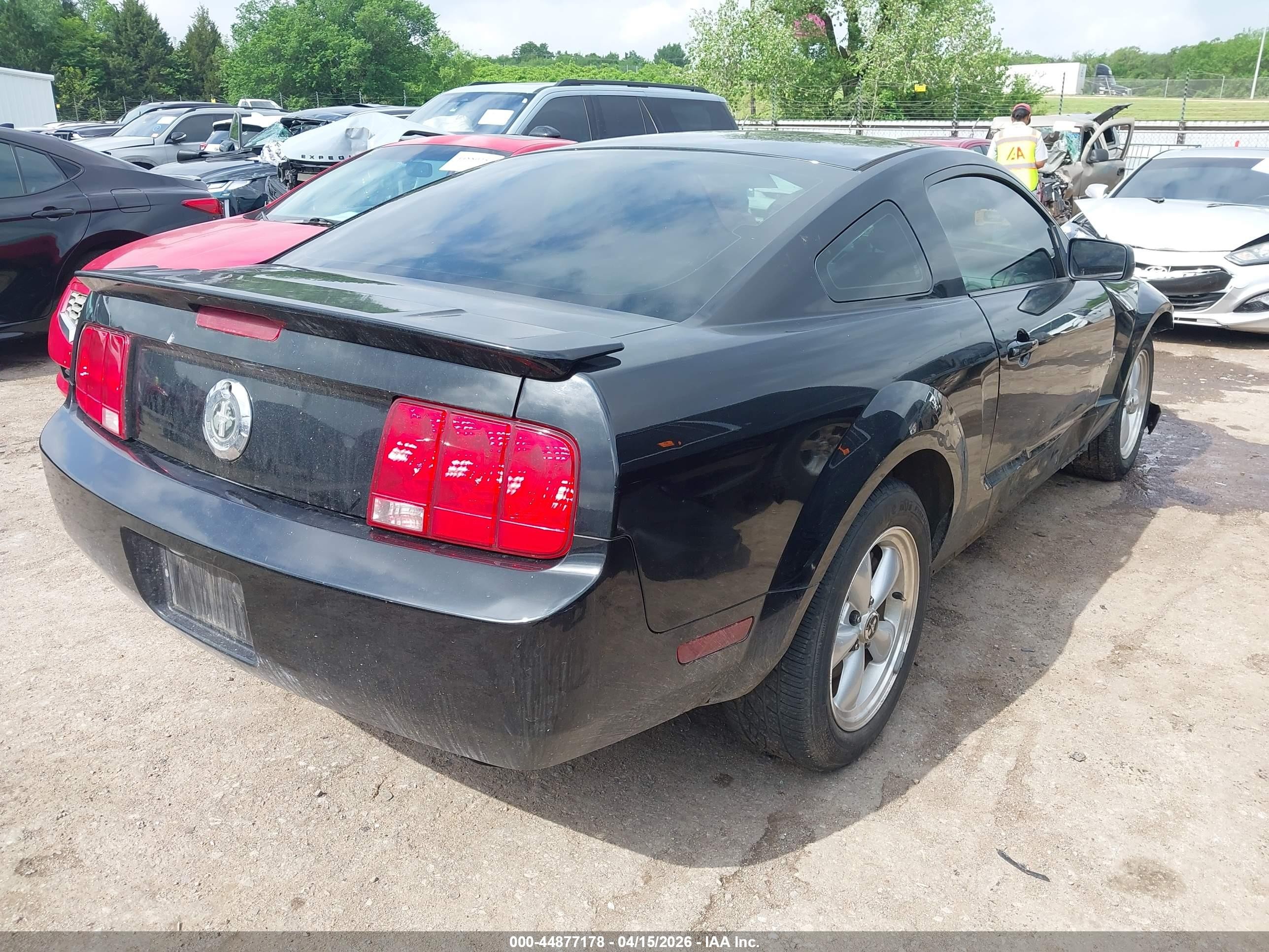2007 Ford Mustang V6 Deluxe/v6 Premium Black vin: 1ZVHT80N975325129