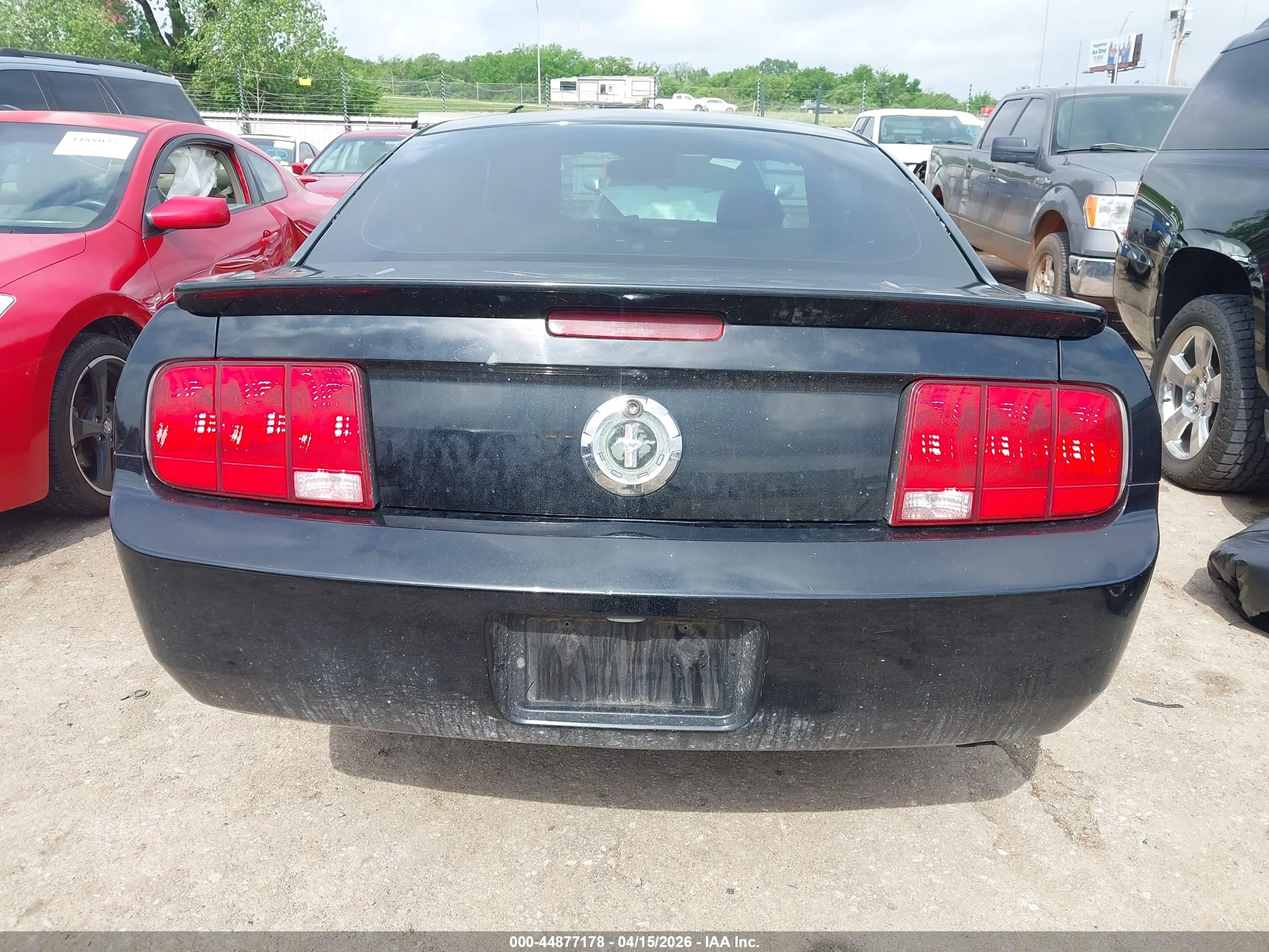 2007 Ford Mustang V6 Deluxe/v6 Premium Black vin: 1ZVHT80N975325129