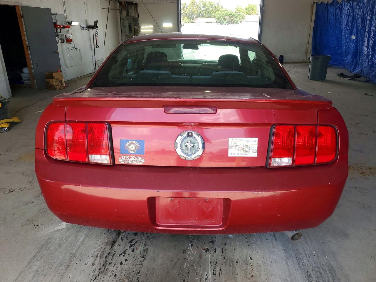 2007 Ford Mustang Red vin: 1ZVHT80N975362861