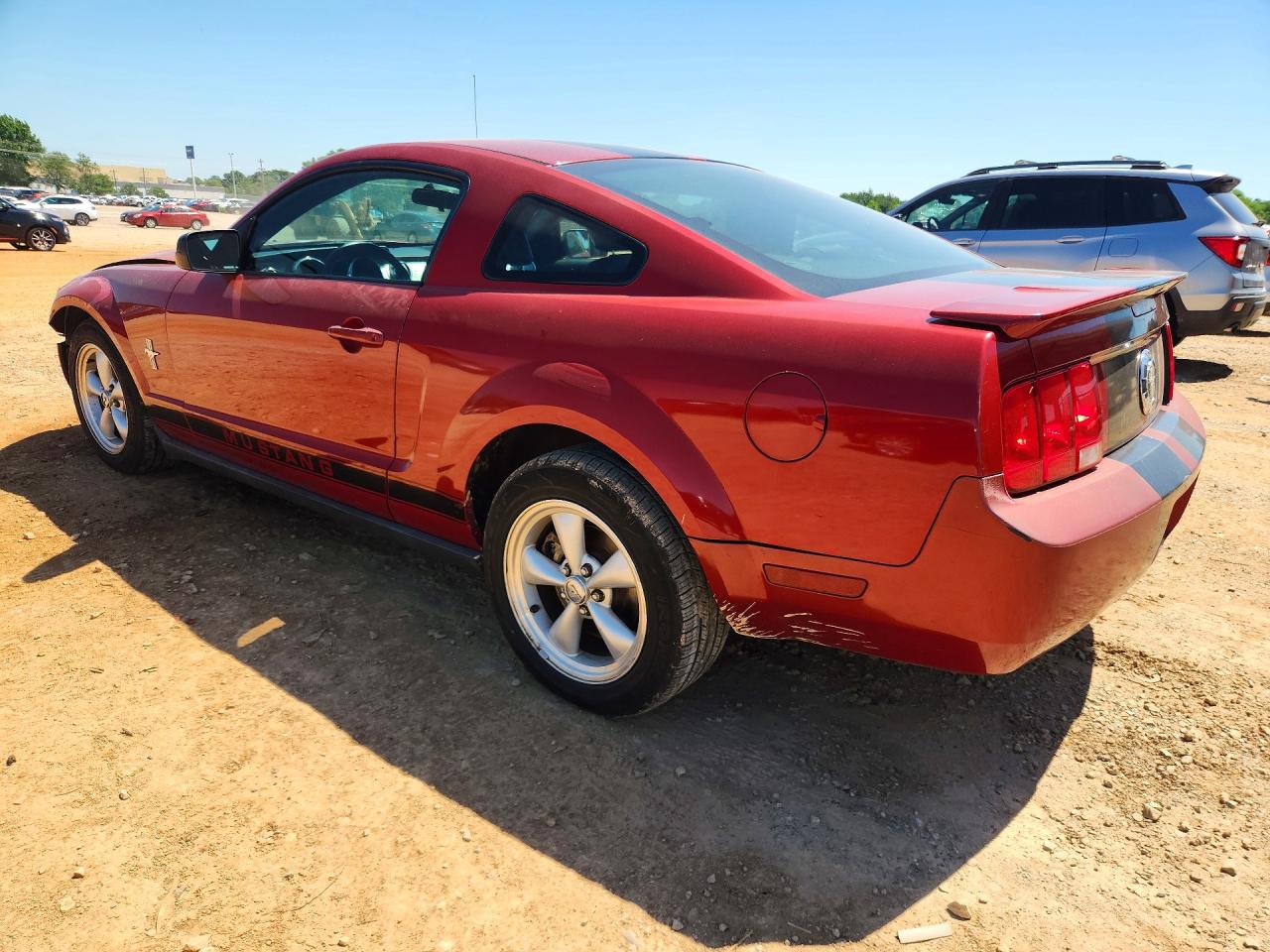 2008 Ford Mustang Red vin: 1ZVHT80N985104387