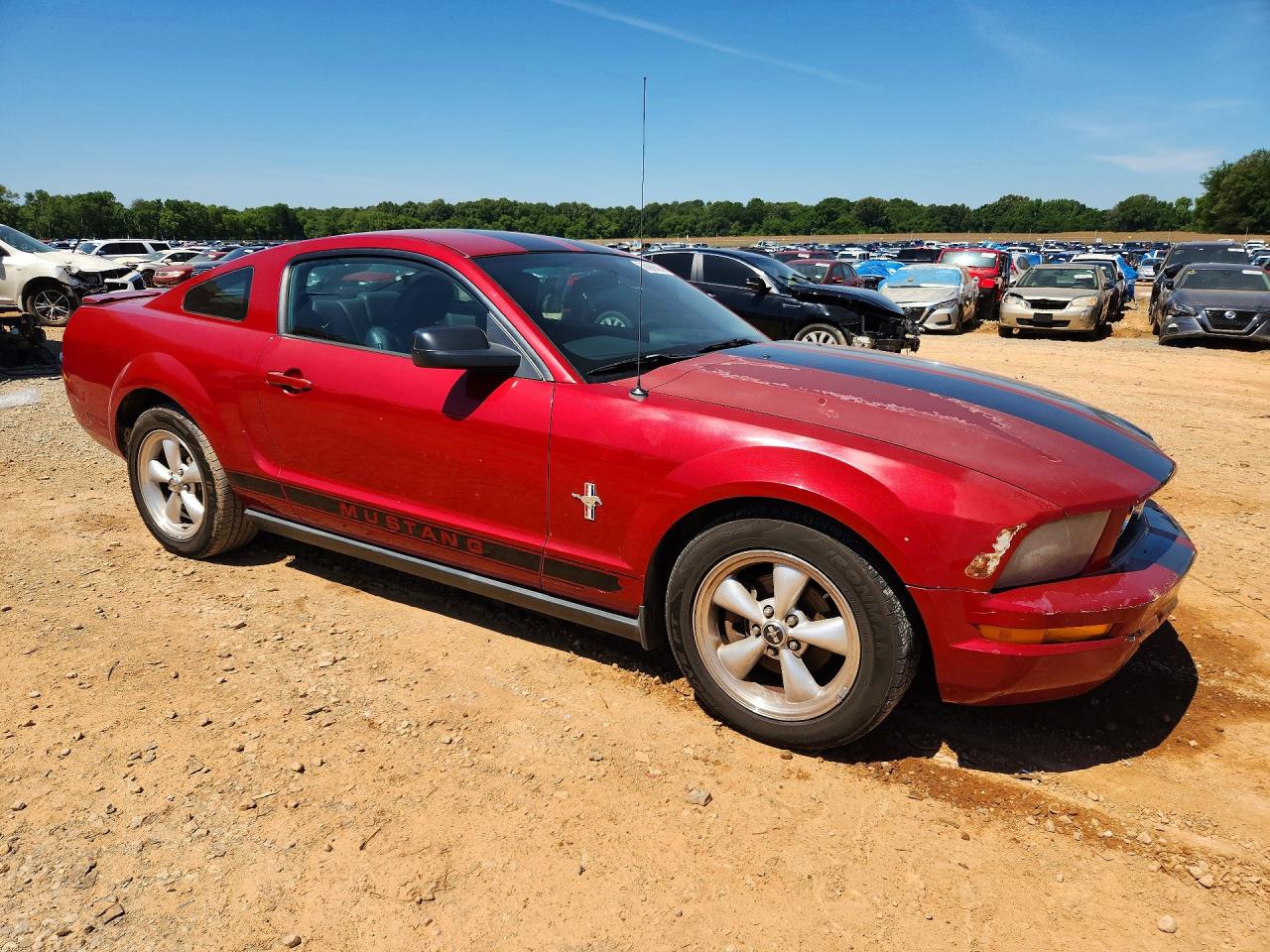 2008 Ford Mustang Red vin: 1ZVHT80N985104387