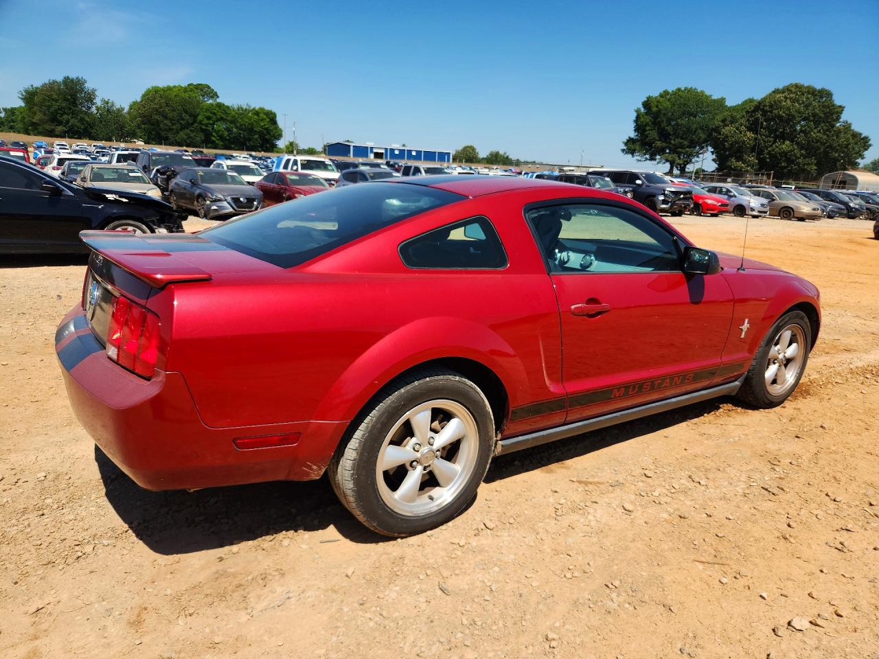 2008 Ford Mustang Red vin: 1ZVHT80N985104387