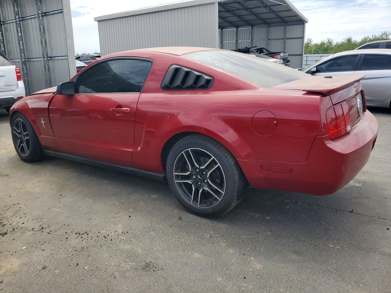 2008 Ford Mustang Red vin: 1ZVHT80N985116913