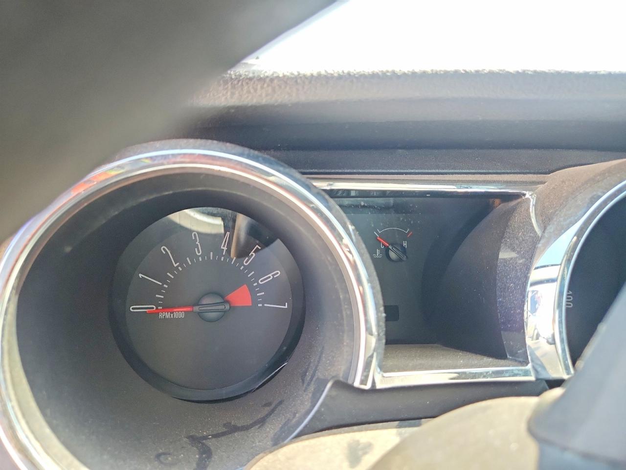 2008 Ford Mustang Красный vin: 1ZVHT80N985132979