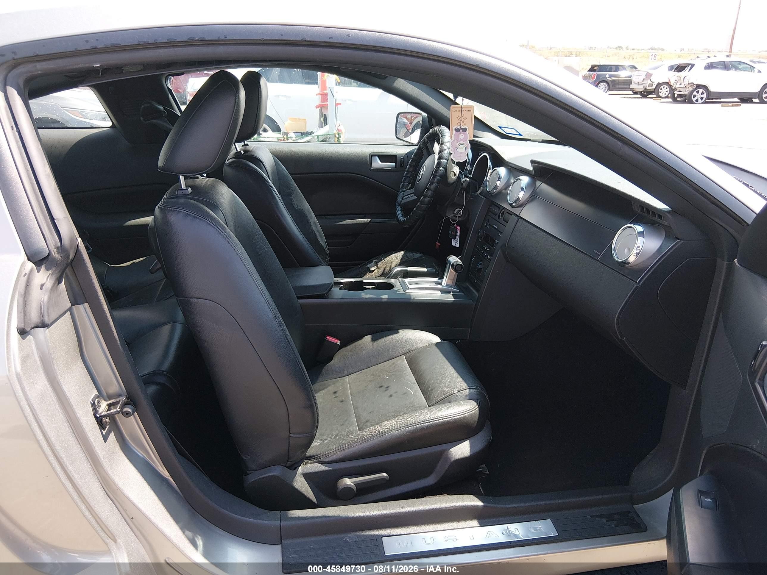 2008 Ford Mustang V6 Deluxe/v6 Premium Silver vin: 1ZVHT80N985153945