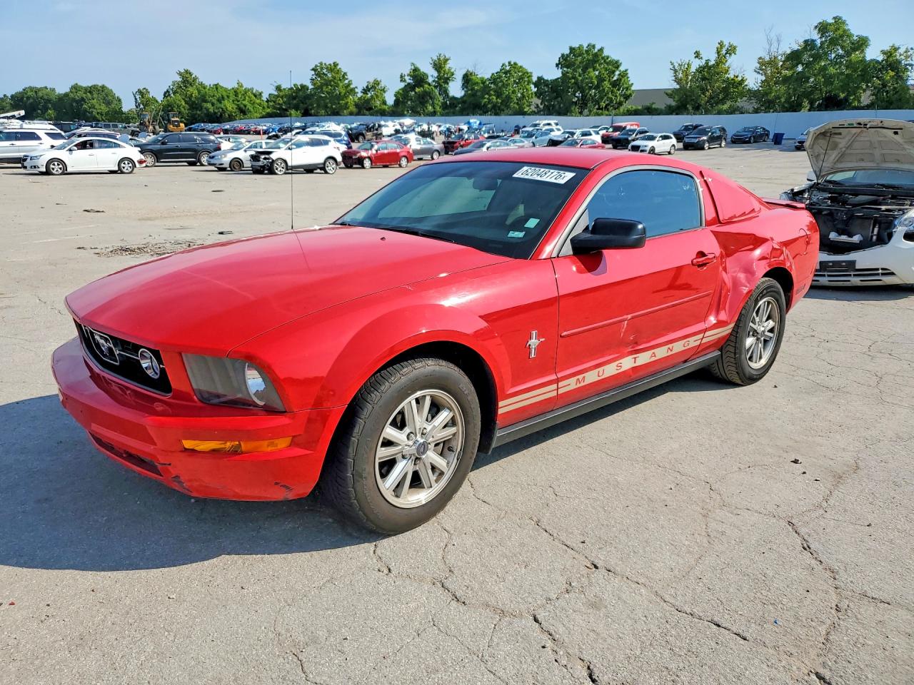 2008 Ford Mustang Red vin: 1ZVHT80N985187884