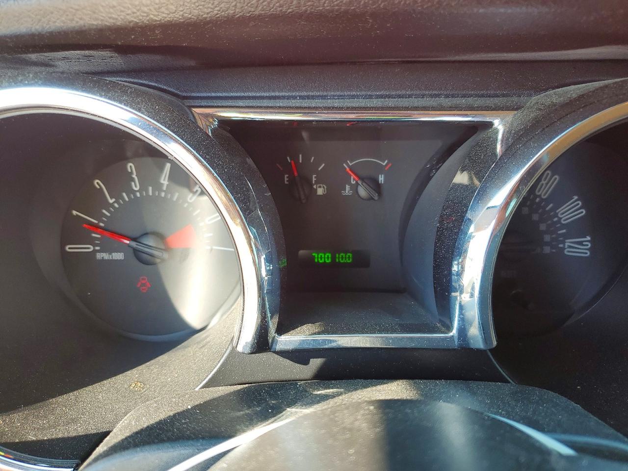 2008 Ford Mustang Red vin: 1ZVHT80N985187884