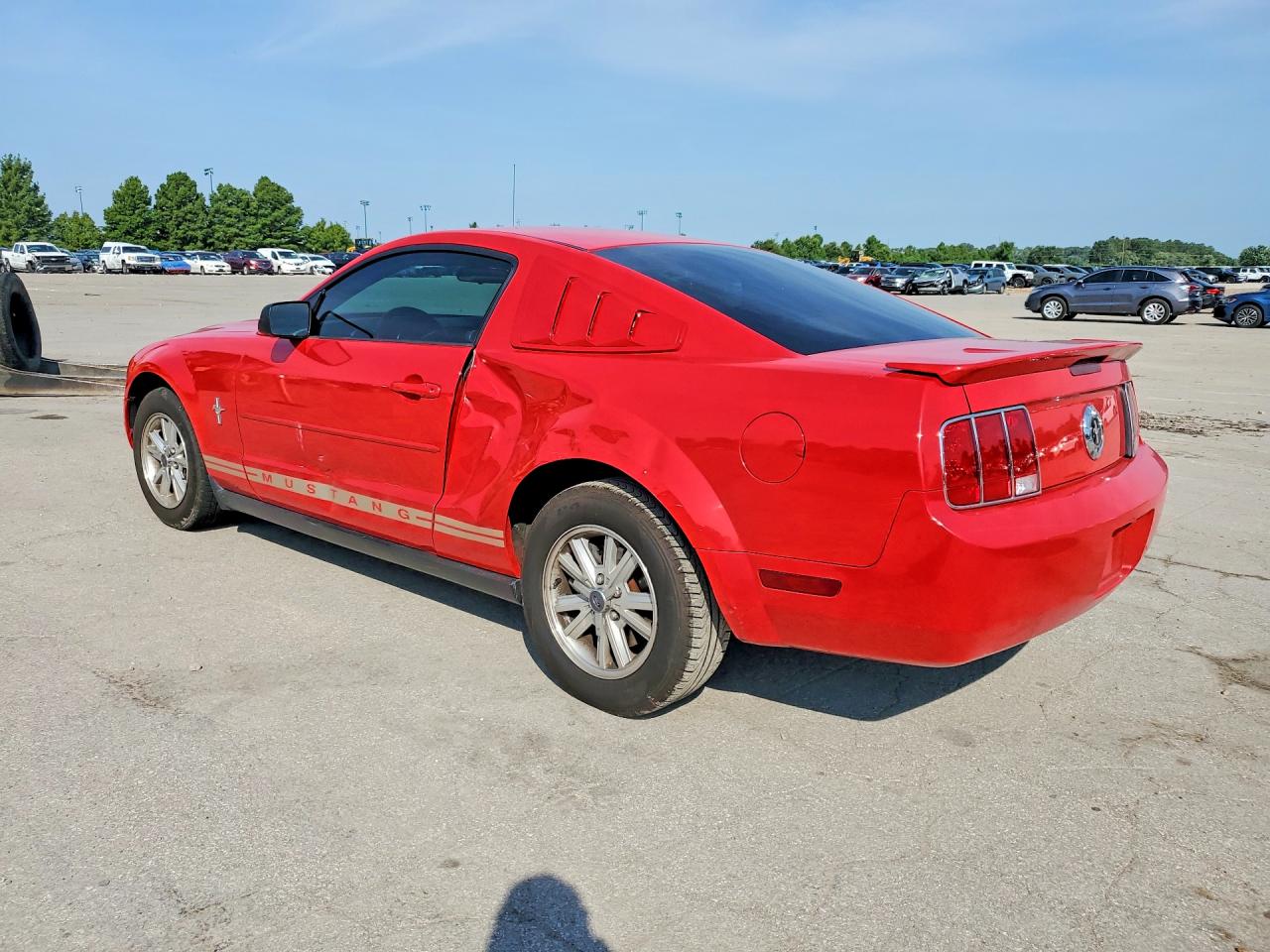 2008 Ford Mustang Red vin: 1ZVHT80N985187884