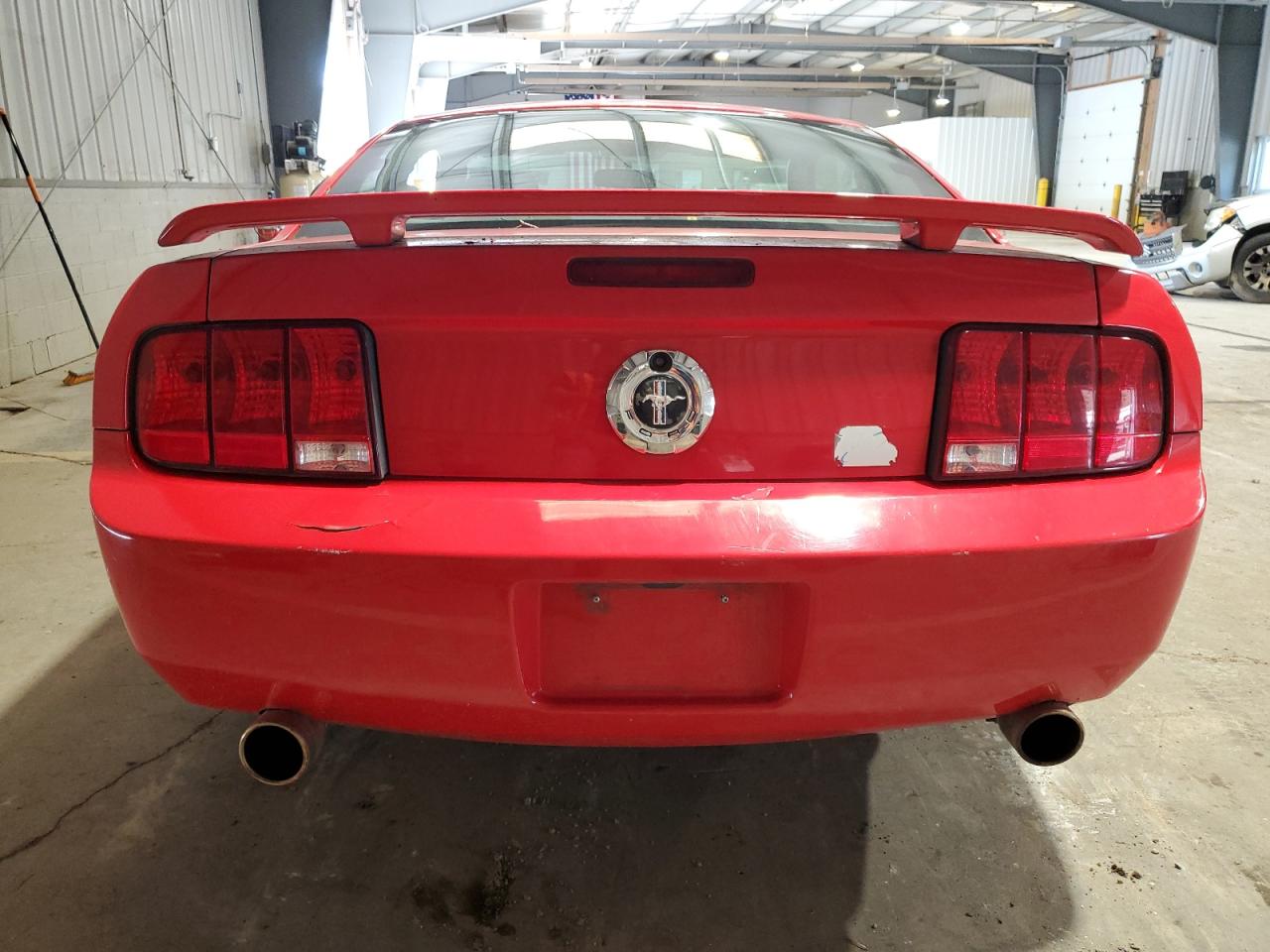 2009 Ford Mustang Red vin: 1ZVHT80N995121689