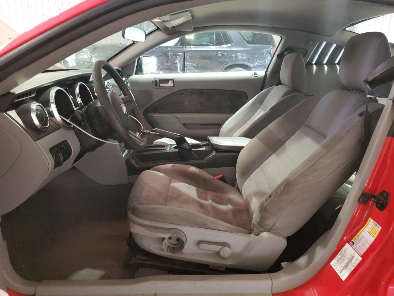 2009 Ford Mustang Red vin: 1ZVHT80N995121689