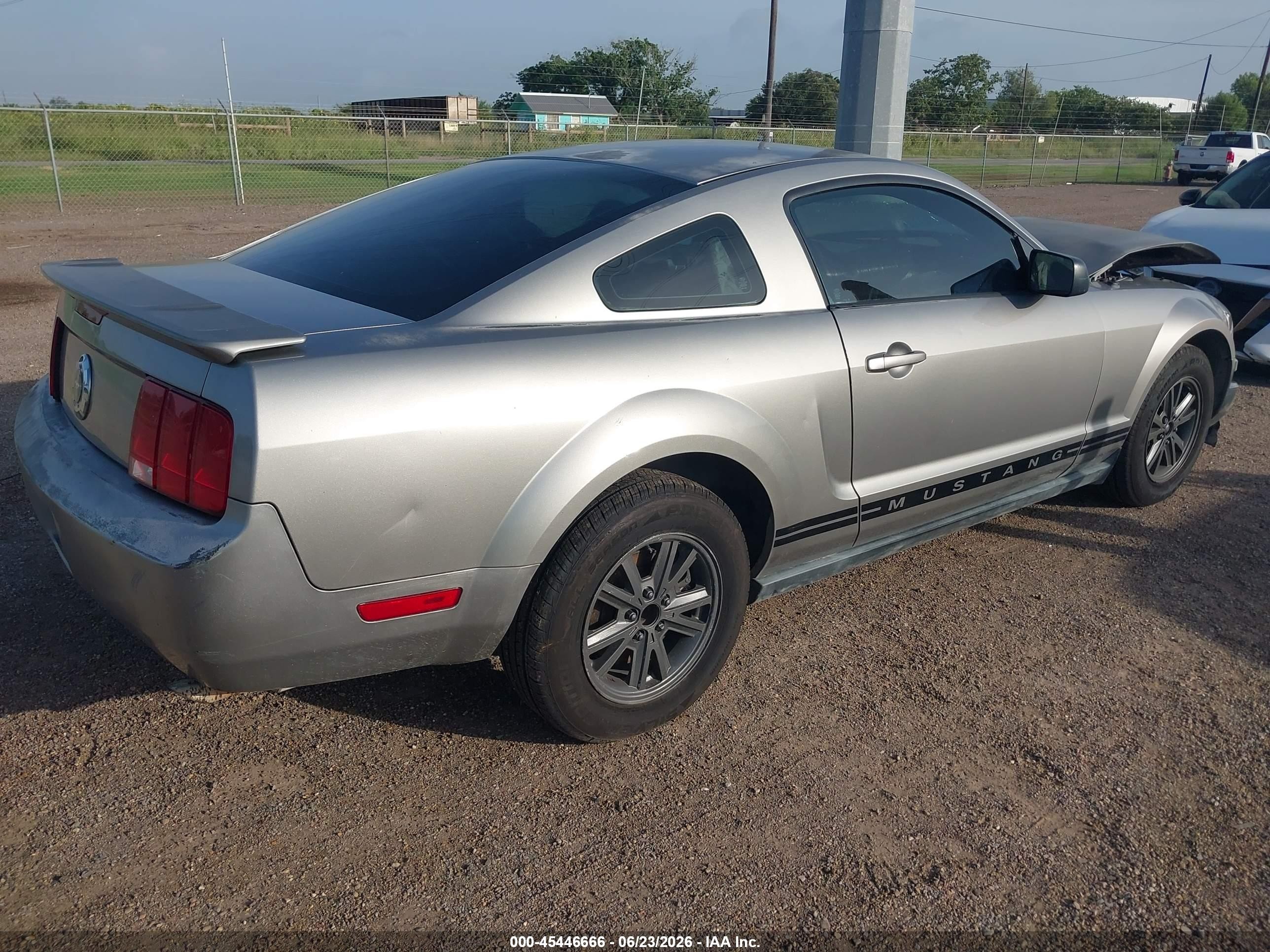 2008 Ford Mustang V6 Deluxe/v6 Premium Silver vin: 1ZVHT80NX85150861