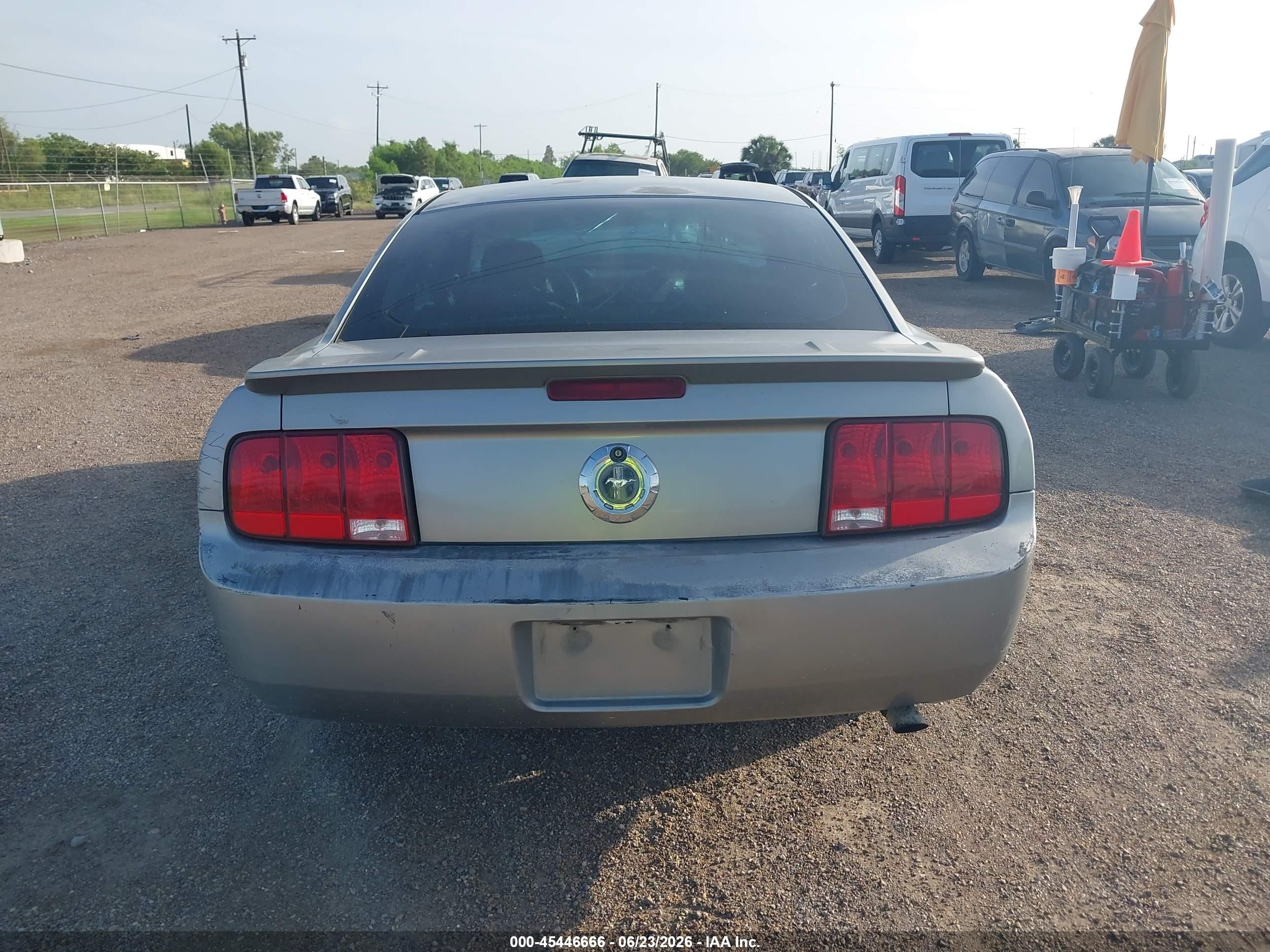 2008 Ford Mustang V6 Deluxe/v6 Premium Silver vin: 1ZVHT80NX85150861