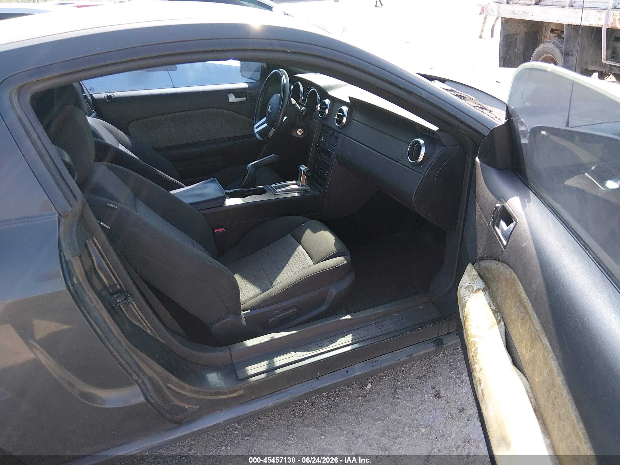 2008 Ford Mustang V6 Deluxe/v6 Premium Серый vin: 1ZVHT80NX85174979