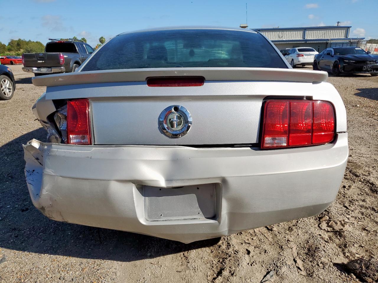 2009 Ford Mustang Серебряный vin: 1ZVHT80NX95101435