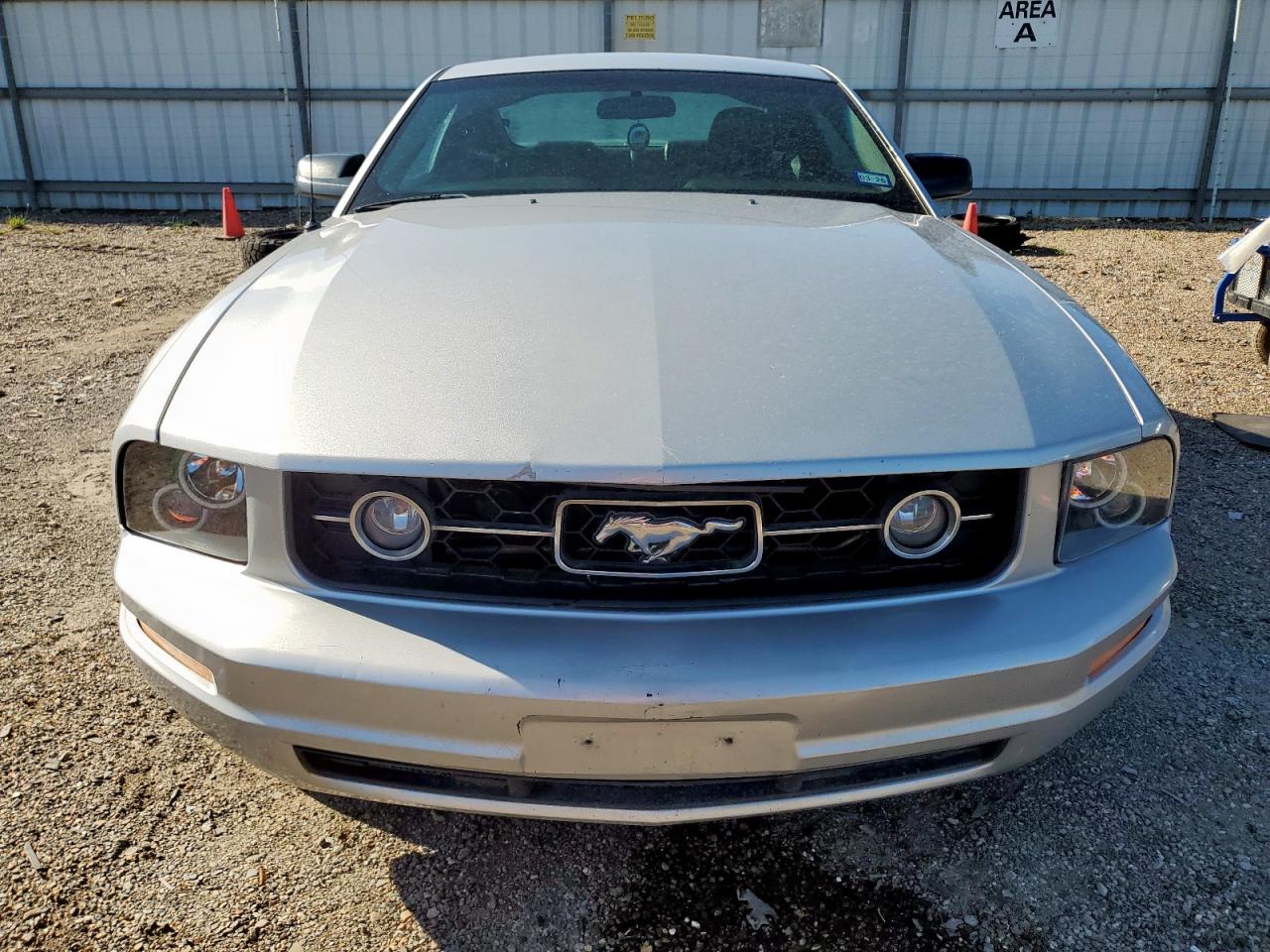 2009 Ford Mustang Серебряный vin: 1ZVHT80NX95101435