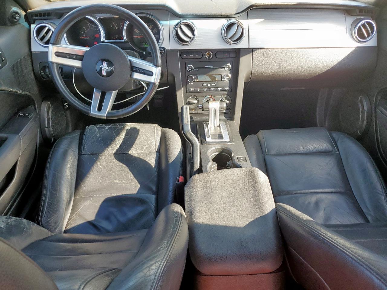 2009 Ford Mustang Серебряный vin: 1ZVHT80NX95101435