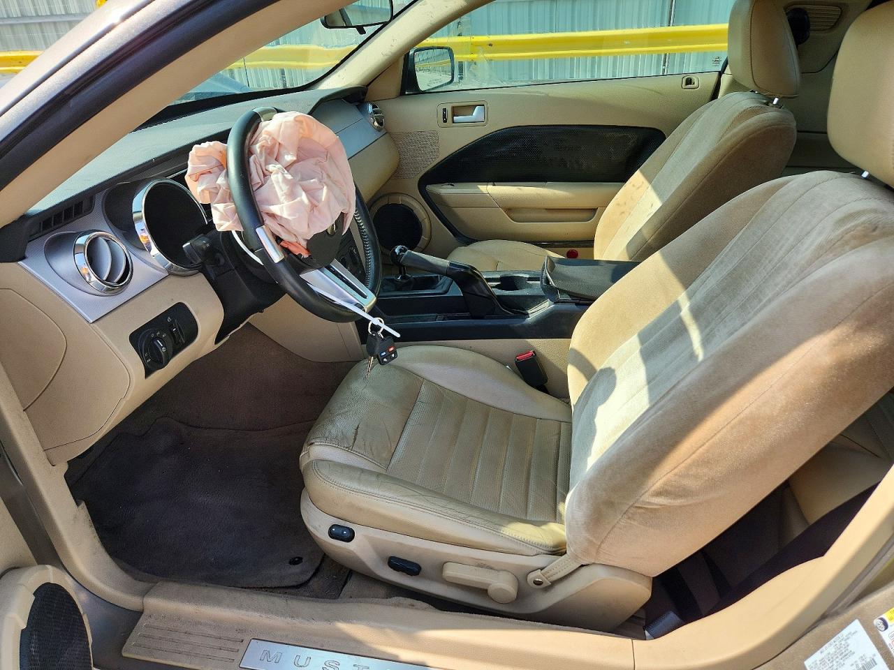2005 Ford Mustang Gt Бежевый vin: 1ZVHT82H055164562