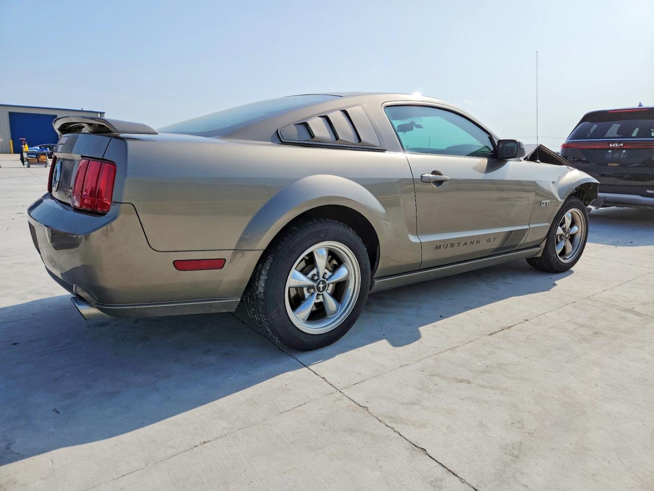 2005 Ford Mustang Gt Бежевый vin: 1ZVHT82H055164562