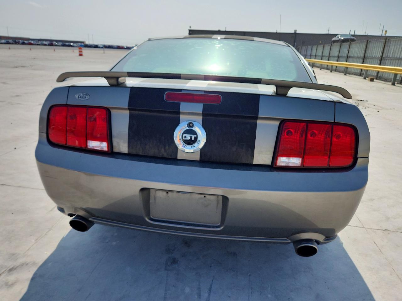 2005 Ford Mustang Gt Бежевый vin: 1ZVHT82H055164562