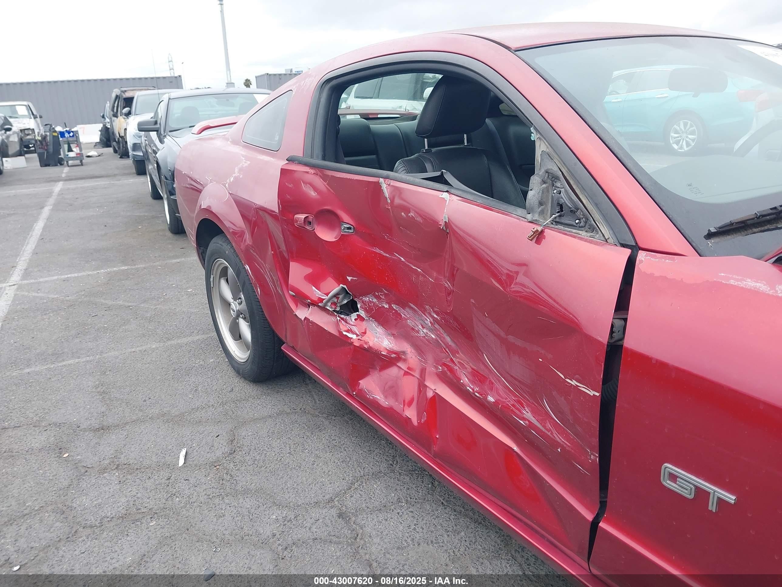 2006 Ford Mustang Gt Красный vin: 1ZVHT82H065161288